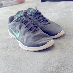 Gently worn NIKE tennis running shoes size 9
